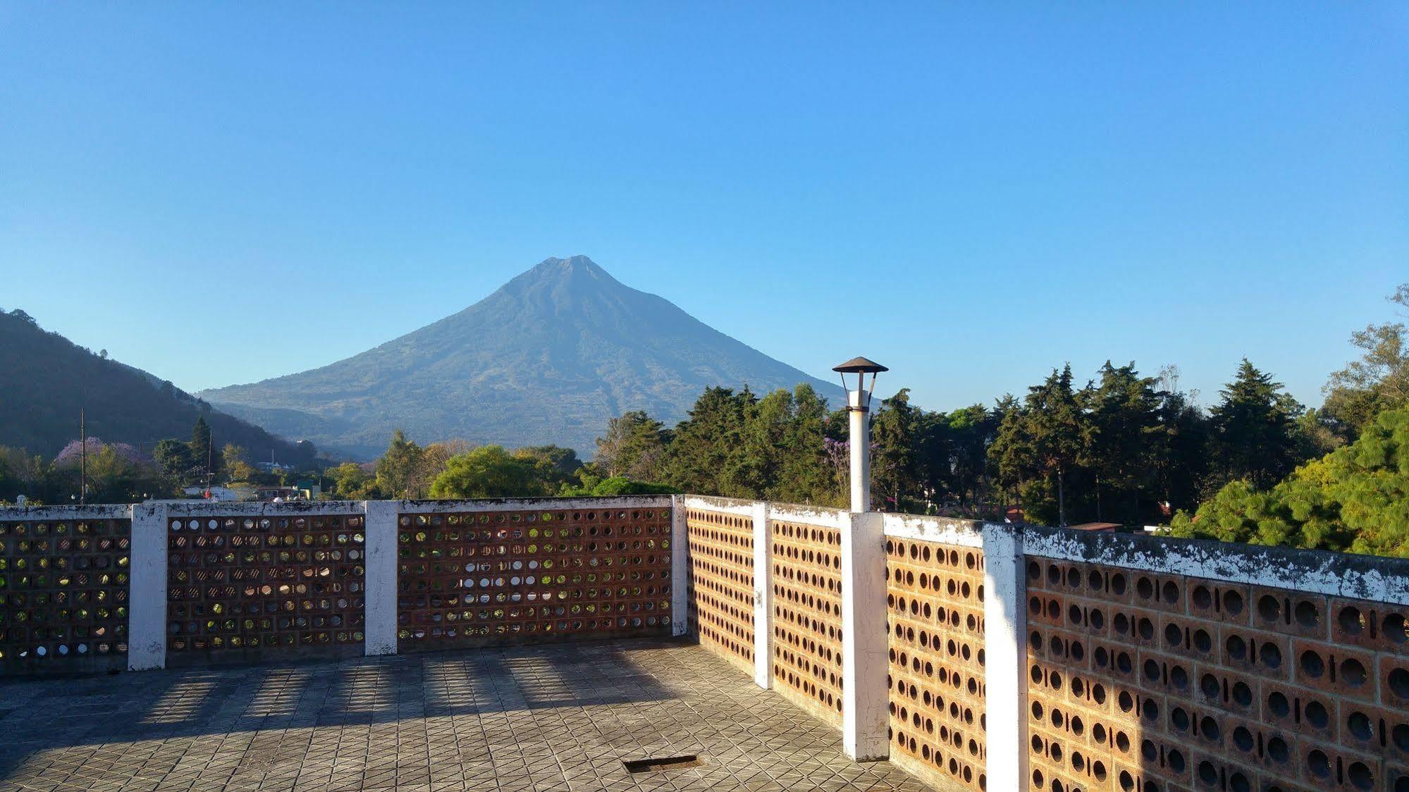 Ixkanul Antigua Hotel Экстерьер фото