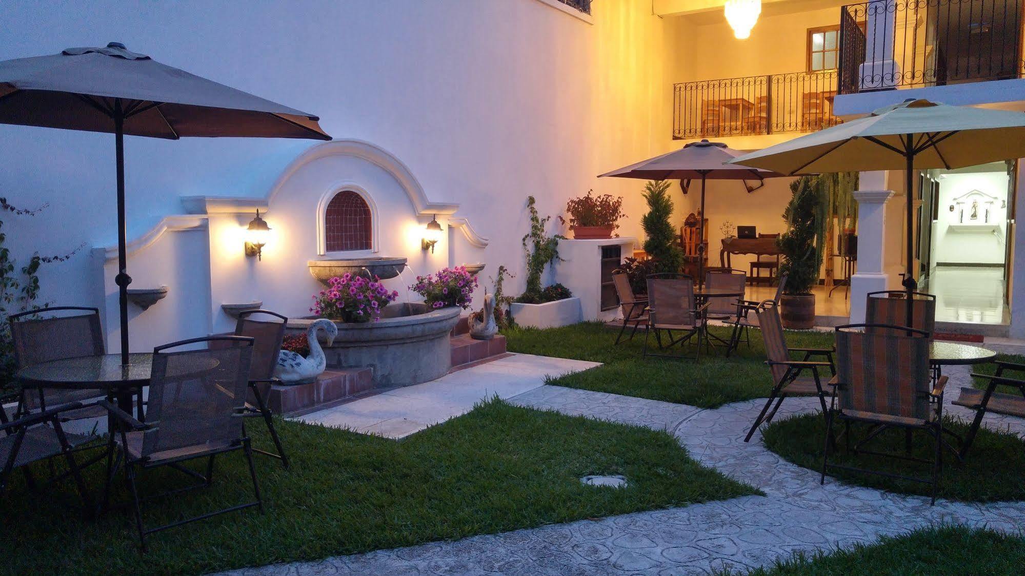 Ixkanul Antigua Hotel Экстерьер фото